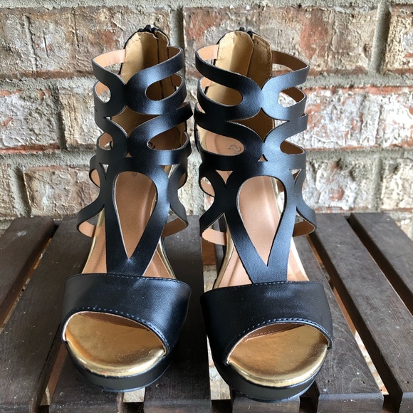 Women’s Laser-Cut Wedges - Picture 3 of 4